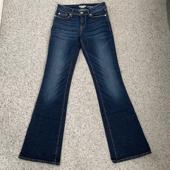Denizen from Levi’s Modern Bootcut Jeans - Picture 3 of 9